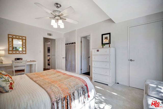 5252 Vanalden Avenue, Tarzana CA: https://media.crmls.org/mediaz/b6fe48c8-24aa-43c6-ad48-568ee714f505.jpg
