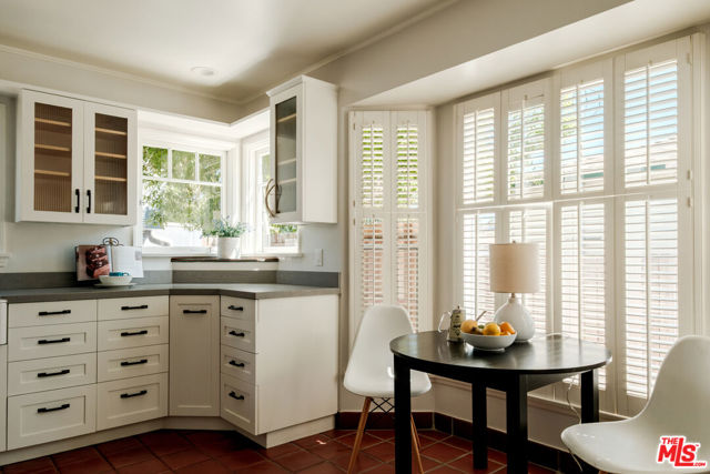 856 858 Coeur D Alene Avenue, Venice CA: https://media.crmls.org/mediaz/b6fef30f-b0fb-4fcf-85ee-5afc49cf7b9a.jpg