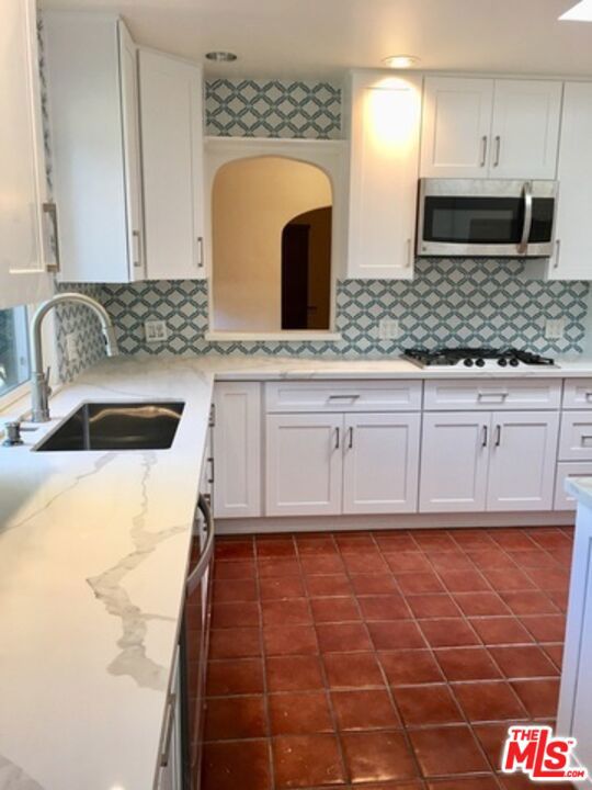 11916 Hartsook Street, Valley Village CA: https://media.crmls.org/mediaz/b6fef318-e35c-4115-9fca-07347640d3b8.jpg