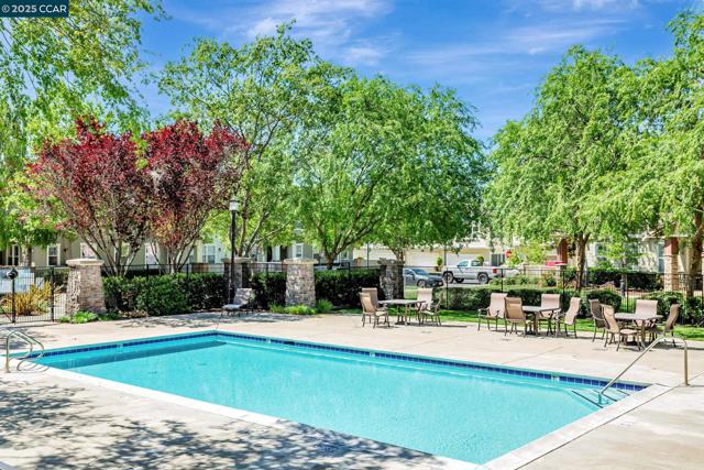 2511 Soren Way, San Ramon CA: https://media.crmls.org/mediaz/b6ff85ba-e2ce-4fb7-8d9d-96a6431f5b9e.jpg