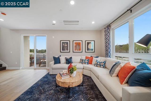 27264 Cosmo Ct, Hayward CA: https://media.crmls.org/mediaz/b6ff912f-59eb-4511-b16a-f047571c7e6c.jpg