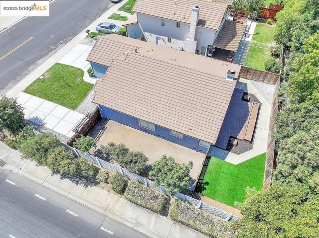 738 Valley Green Dr, Brentwood CA: https://media.crmls.org/mediaz/b6ffede3-1394-4422-a5a5-f2eabbbf7444.jpg