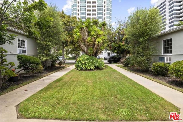 10366 Ashton Avenue, Los Angeles CA: https://media.crmls.org/mediaz/b700017f-2556-4f61-8679-7f82b2295f7b.jpg