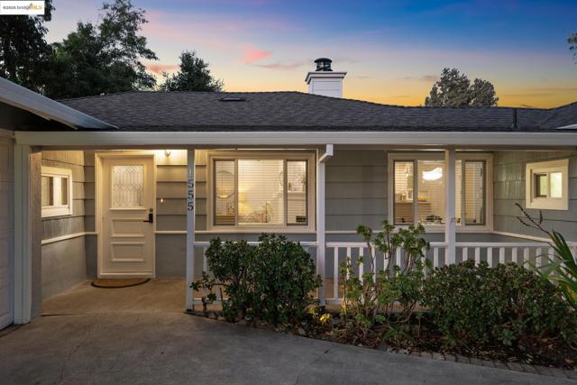 1555 Terry Way, Pleasant Hill CA: https://media.crmls.org/mediaz/b7006b09-82a1-4617-b39e-41e819b1e319.jpg
