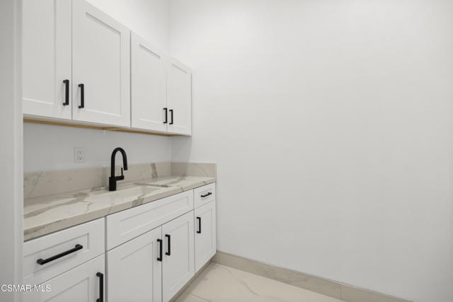 339 Toyon Court, Thousand Oaks CA: https://media.crmls.org/mediaz/b7008336-4603-4804-92e9-bea3c8e5df42.jpg