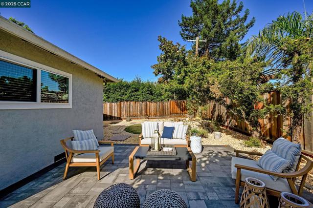 940 Lexington Pl, San Ramon CA: https://media.crmls.org/mediaz/b700e272-daa7-4e1f-9a78-a074158c9d23.jpg