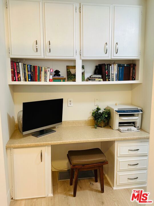 425 S Paseo Laredo, Cathedral City CA: https://media.crmls.org/mediaz/b700eef9-9420-48fc-8a4c-da691ad9c9fb.jpg