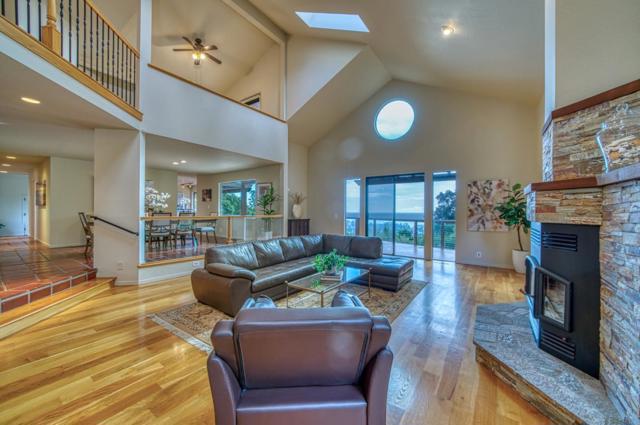 925 Skyward Drive, Aptos CA: https://media.crmls.org/mediaz/b7010e10-4e6c-48f5-8d27-1e8ec5682268.jpg