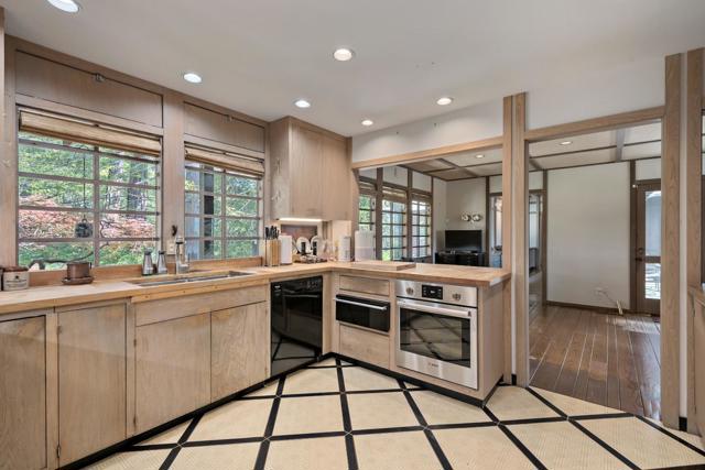 25 Toro Court, Portola Valley CA: https://media.crmls.org/mediaz/b701ae7c-1cf6-43a6-a349-f8b1471bcb4c.jpg