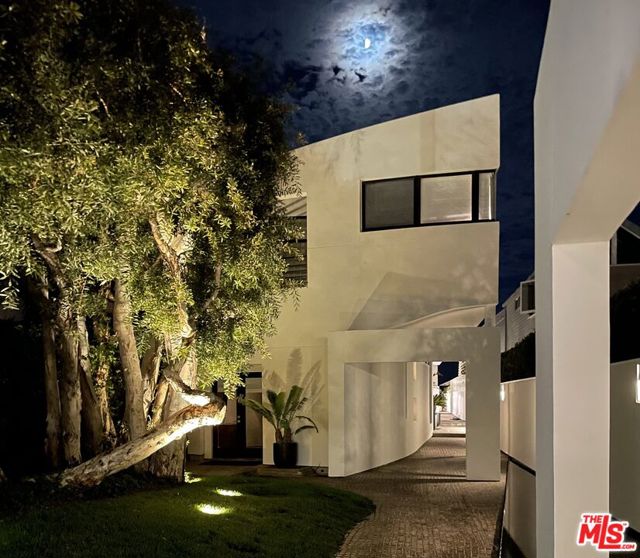 23754 MALIBU Road, Malibu CA: https://media.crmls.org/mediaz/b701e1e1-c367-45b4-a9af-30309f7984d8.jpg