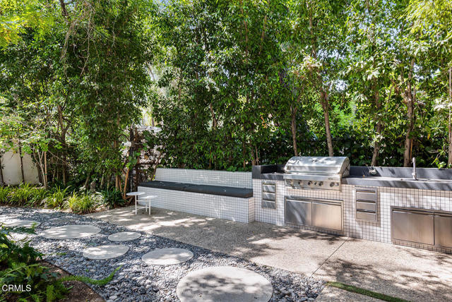 1055 Sherwood Road, San Marino CA: https://media.crmls.org/mediaz/b7021840-89e4-469b-86c0-8aa75bf7ac12.jpg
