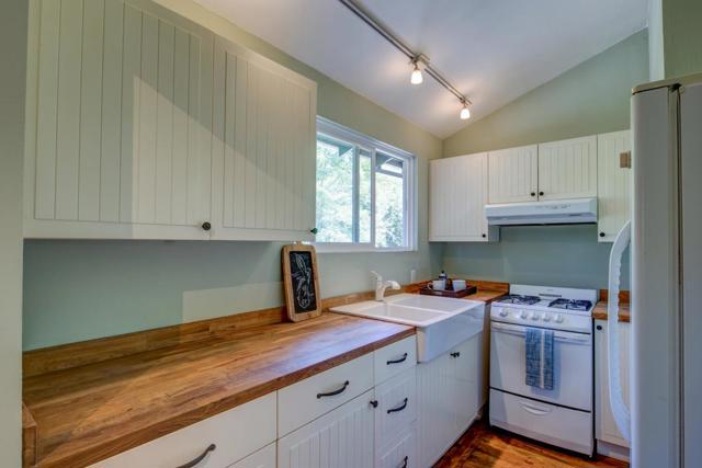5090 La Honda Road,  CA: https://media.crmls.org/mediaz/b702a731-f1eb-496f-b4a5-ec382243792d.jpg
