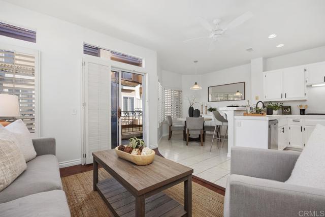 Detail Gallery Image 14 of 33 For 7122 Calabria Ct #E,  San Diego,  CA 92122 - 3 Beds | 2/1 Baths