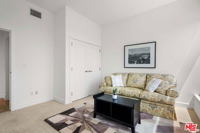 Image 20 of 45 For 900 Olympic Boulevard 33i