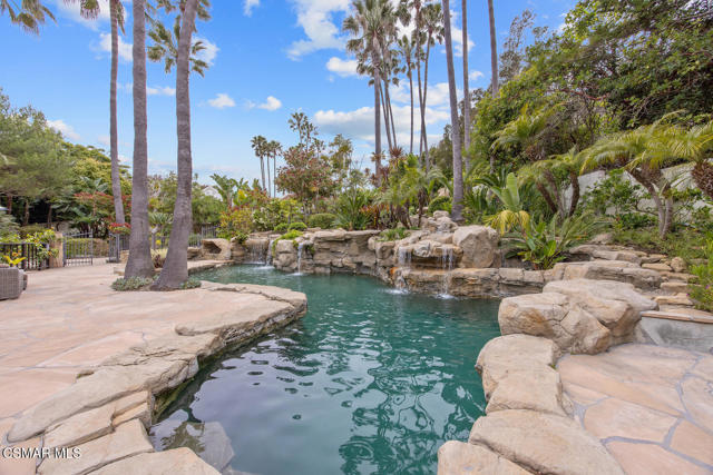 6972 Grasswood Avenue, Malibu CA: https://media.crmls.org/mediaz/b703775c-4fcd-4030-9fcd-a10c7a15607d.jpg