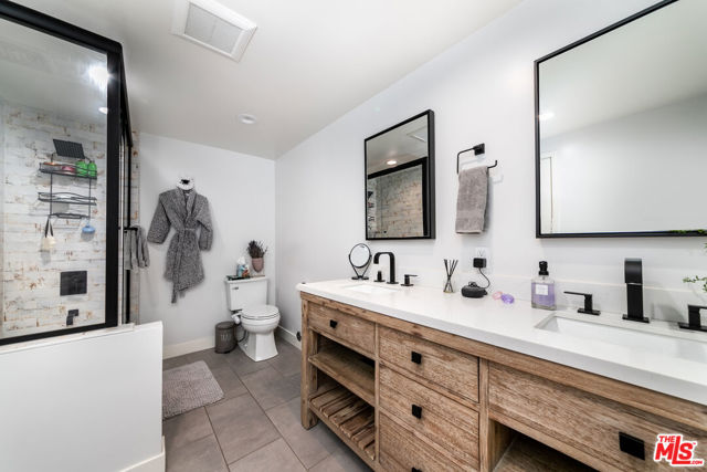 1865 El Monte Drive, Thousand Oaks CA: https://media.crmls.org/mediaz/b7038377-253f-4d47-b789-3ddee77c2ccf.jpg