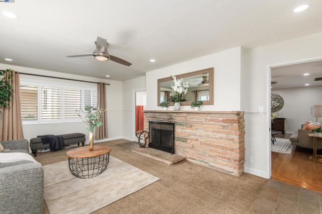 16560 Russell Ct, San Leandro CA: https://media.crmls.org/mediaz/b703cc4e-9443-4f13-ae56-0fc6a8535e38.jpg