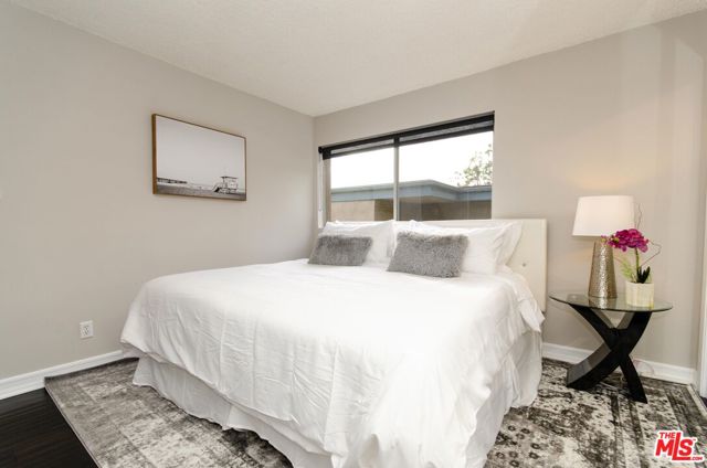 18065 Coastline Drive, Malibu CA: https://media.crmls.org/mediaz/b70410eb-0c6e-44f1-ab69-88f4e7a8d0e1.jpg