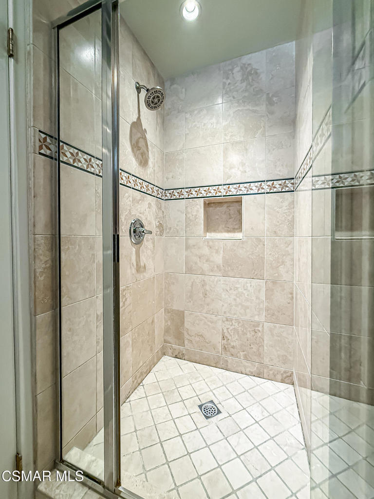 https://media.crmls.org/mediaz/b7041af2-1f78-41e1-8560-199b87d3c705.jpg?preset=X-Large