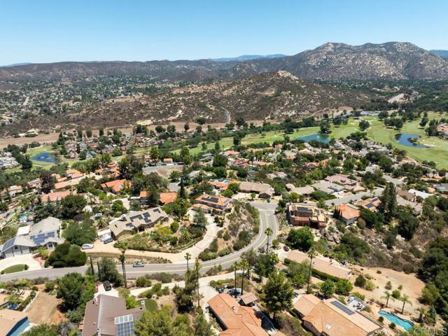 23742 Calistoga Place, Ramona CA: https://media.crmls.org/mediaz/b7045bda-6c7d-43f3-8599-ad06be6bacc7.jpg