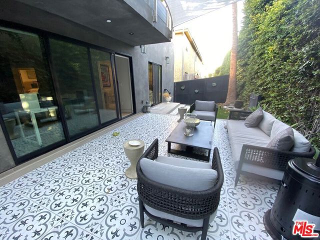 2805 3rd Street, Santa Monica CA: https://media.crmls.org/mediaz/b704965f-a252-449c-8478-54fdafb80e83.jpg