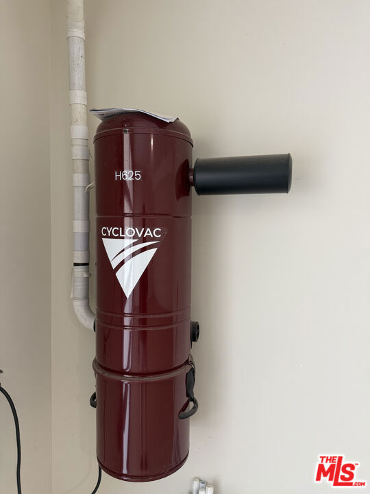 1902 Gates Avenue, Redondo Beach, California 90278, 3 Bedrooms Bedrooms, ,2 BathroomsBathrooms,Residential,Sold,Gates,25621447