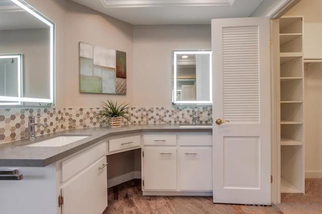 1315 Camino Linda Dr, San Marcos CA: https://media.crmls.org/mediaz/b706dcbd-4122-4d6a-bf02-b34cbeaf20ce.jpg