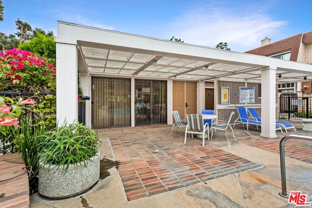 13065 Mindanao Way, Marina del Rey CA: https://media.crmls.org/mediaz/b706fcb4-57bd-42c3-ae7b-ac64887fe119.jpg