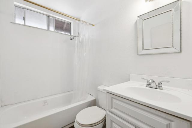 200 Bridgeport Drive, Half Moon Bay CA: https://media.crmls.org/mediaz/b707642b-beac-4642-bdf3-fd57fd66f84a.jpg
