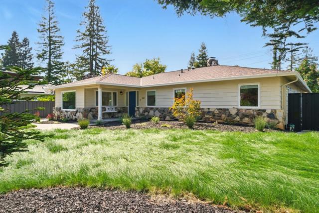 660 Giralda Drive, Los Altos CA: https://media.crmls.org/mediaz/b707f040-ee9c-4434-aa0f-4c664d2391ae.jpg