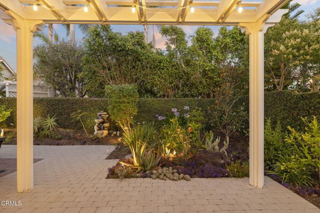 2106 Fox Den Court, Oxnard CA: https://media.crmls.org/mediaz/b7084a8b-04e5-41af-8253-0e6f71feda8d.jpg