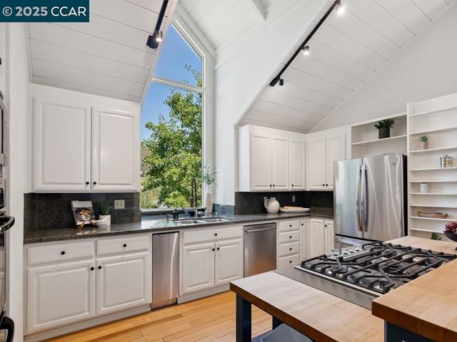 27 Toledo Dr, Lafayette CA: https://media.crmls.org/mediaz/b7088c34-9049-4f9b-b0e0-d73f0d87e409.jpg