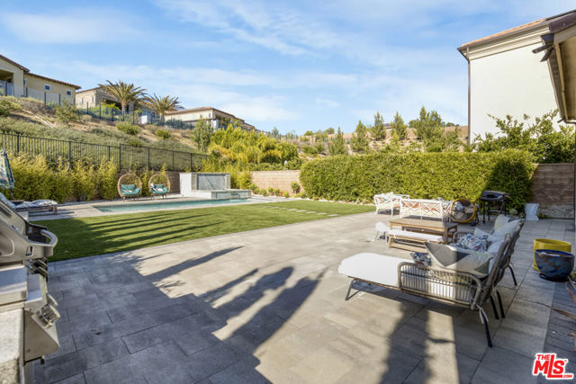 12333 N Finch Court, Porter Ranch CA: https://media.crmls.org/mediaz/b708d9e7-e268-448e-810f-c6dbd59f07ec.jpg