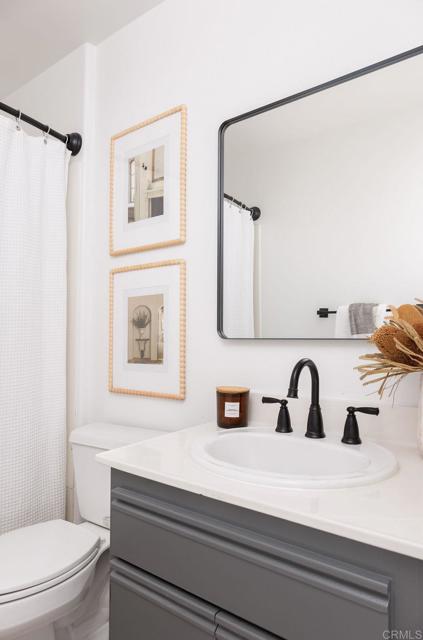 4080 Front St, Mission Hills (San Diego) CA: https://media.crmls.org/mediaz/b70937d6-84f5-4880-9962-2de587f32f9c.jpg