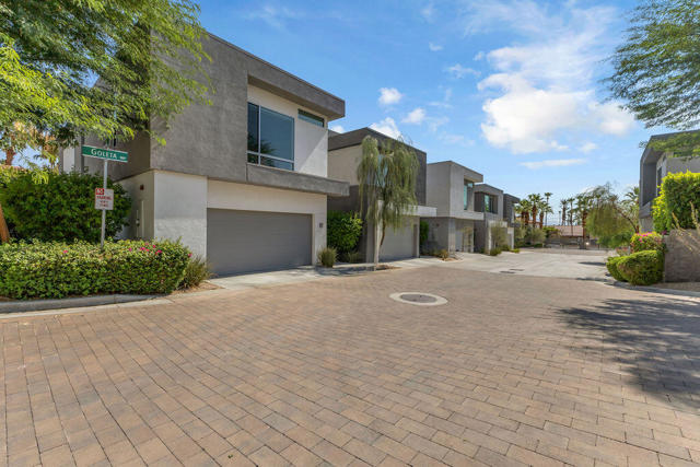 350 Goleta Way, Palm Springs CA: https://media.crmls.org/mediaz/b7098637-b4e4-45da-88ec-19586d9b6f3e.jpg