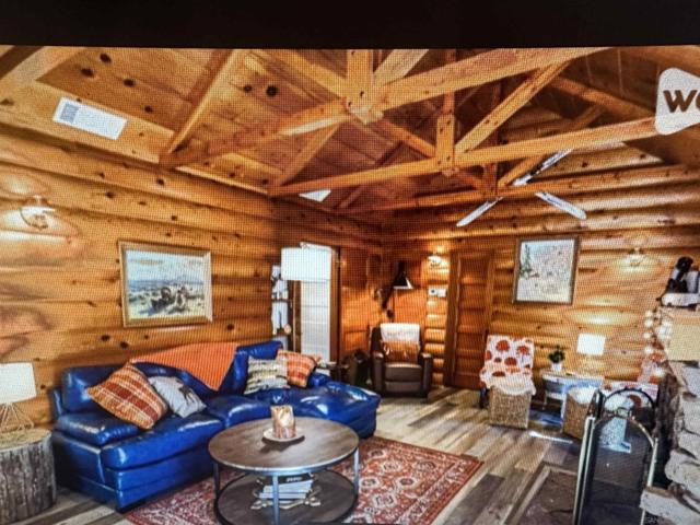 535 W Rainbow Blvd, Big Bear CA: https://media.crmls.org/mediaz/b709a5bc-6f1a-44d9-a77e-5633531eadcc.jpg