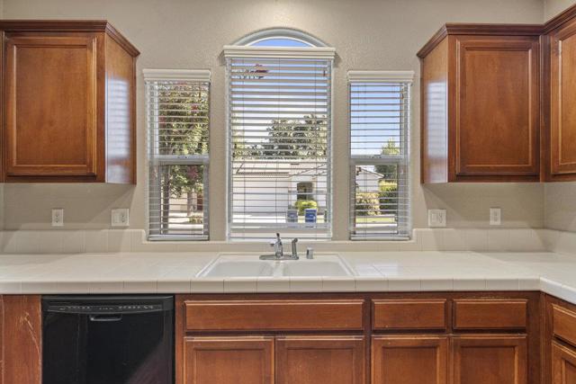 3009 La Vina Circle, Los Banos CA: https://media.crmls.org/mediaz/b70a343d-d66c-483a-bc4a-08bbc9a10c3e.jpg