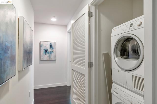 333 MAIN, San Francisco CA: https://media.crmls.org/mediaz/b70abc68-8d61-4587-b412-5cf221c25cd4.jpg
