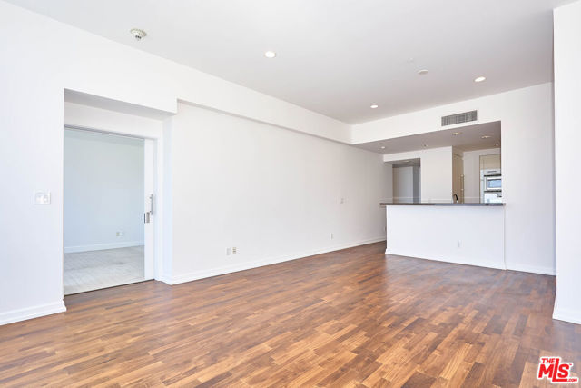 900 W Olympic Boulevard, Los Angeles CA: https://media.crmls.org/mediaz/b70b12bf-fcf6-4a55-89b0-fab0c56b9872.jpg