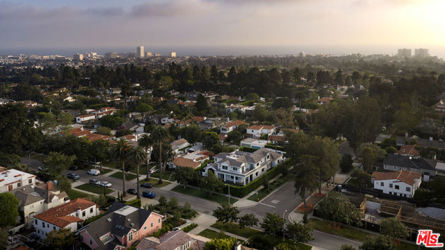 1628 Georgina Avenue, Santa Monica CA: https://media.crmls.org/mediaz/b70b814b-01a8-4a96-a672-c7056d8c666e.jpg