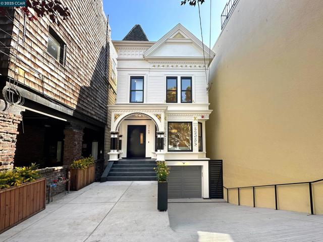 3169 Washington St, San Francisco CA: https://media.crmls.org/mediaz/b70bb71f-528d-4d1e-a151-b0766dda1fff.jpg