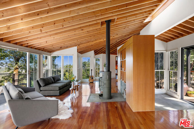 351 Wall Road, Napa CA: https://media.crmls.org/mediaz/b70c2858-caf1-4044-b1f2-bb815977b9d0.jpg