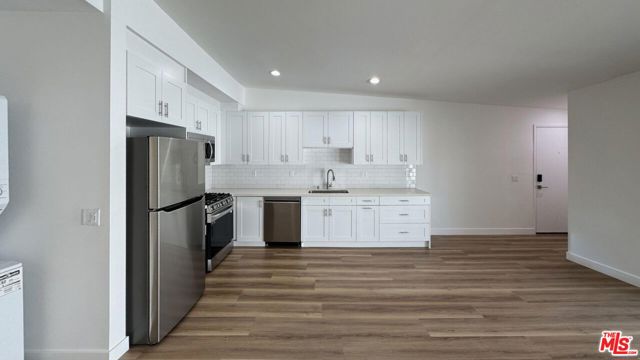 3630 Midvale Avenue, Los Angeles CA: https://media.crmls.org/mediaz/b70c9569-2e9a-421a-875d-630b14160637.jpg
