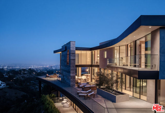 1504 N Kenter Avenue, Los Angeles, CA 90049