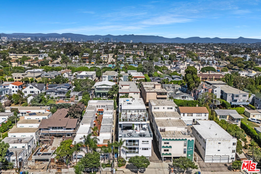 https://media.crmls.org/mediaz/b70cbb82-3a33-4af8-a726-33a50f5d4c6b.jpg?preset=X-Large