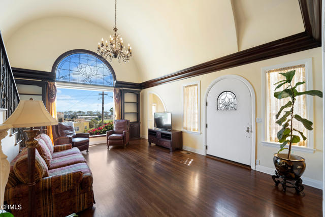 Detail Gallery Image 8 of 31 For 419 Brakey Rd, Ventura,  CA 93001 - 4 Beds | 3 Baths