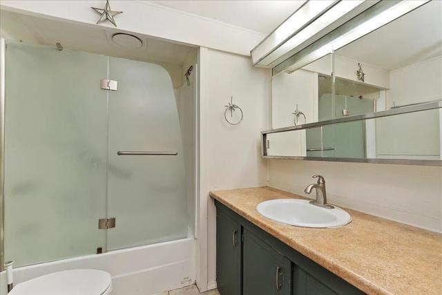 4 Arapaho Street, Palm Springs CA: https://media.crmls.org/mediaz/b70d2ff4-e8c1-4234-a118-6c3f41afdda9.jpg