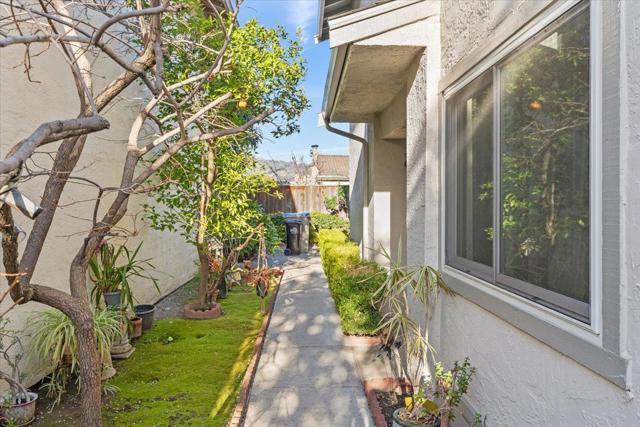 1858 Home Gate Drive, San Jose CA: https://media.crmls.org/mediaz/b70d3ad9-0111-4124-b0fa-d9c0673c2f4b.jpg