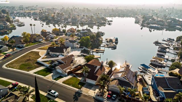 4730 Spinnaker Way, Discovery Bay CA: https://media.crmls.org/mediaz/b70d3c9d-c8b8-4491-aa24-fa7556b2bd57.jpg
