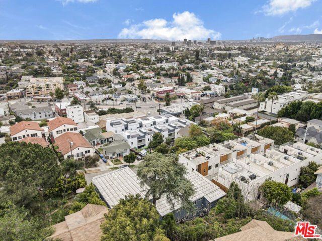 1315 Montana Street, Los Angeles CA: https://media.crmls.org/mediaz/b70d7993-4a83-4e2e-84bf-2cf883d4aeae.jpg